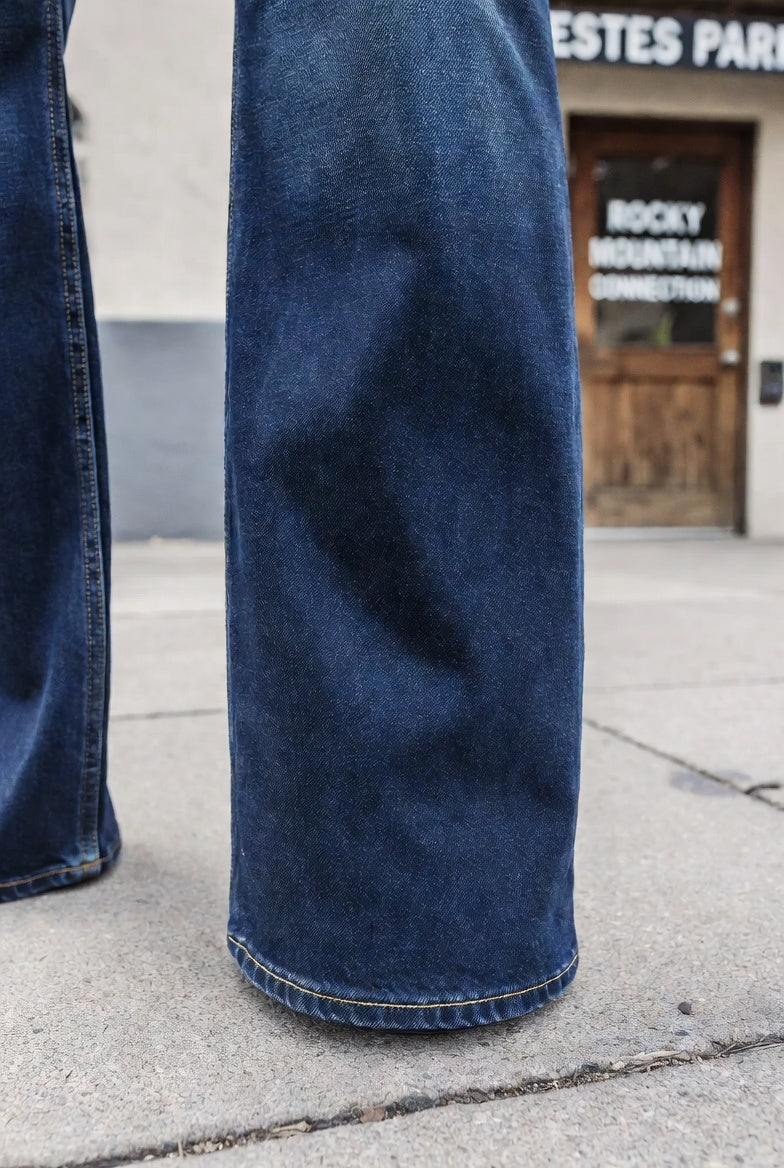 Ladies Levi's Classic Straight Leg Jeans – Dark Indigo (#39250-0050)